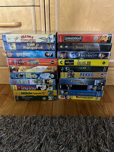 Lasten VHS-kasettien kokoelma