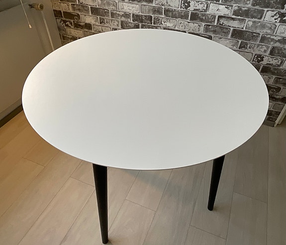 Pyöreä ruokapöytä halkaisija 90 cm