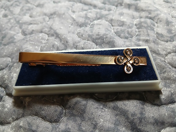 Kalevala koru Hannunvaakuna solmioneula