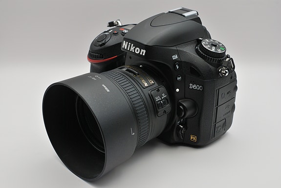 Nikon D600 + AF-S 50mm f/1.8G (Uudenveroinen setti, SC vain 7223!)