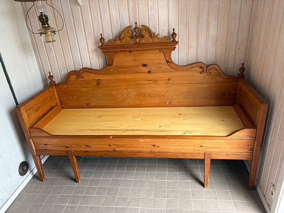 Vanha talonpoikaissohva/sänky