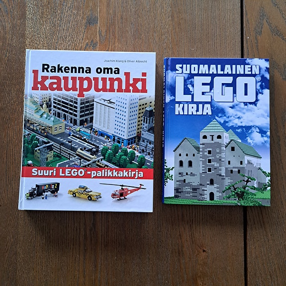 LEGO kirjat Rakenna oma kaupunki & Suomalainen LEGO kirja