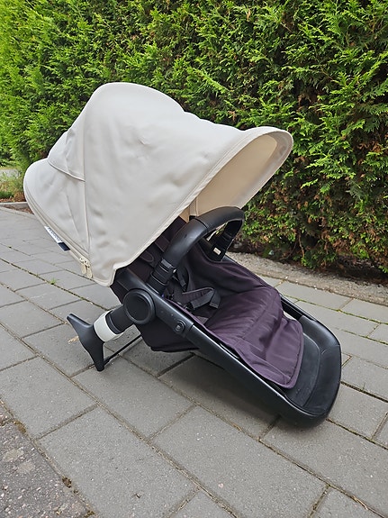 Bugaboo istuinosa vaalealla kuomulla