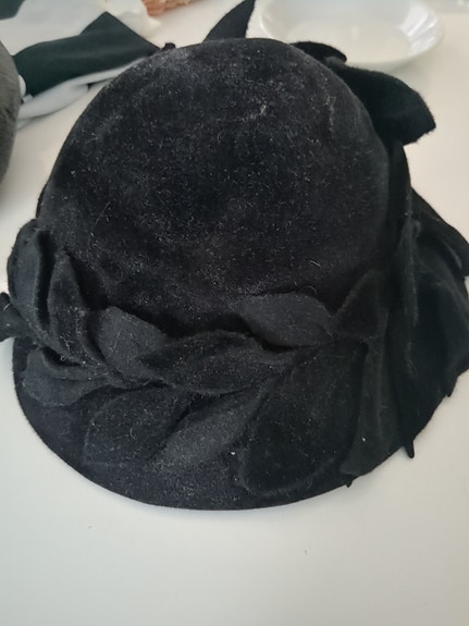 3 vintage hattua