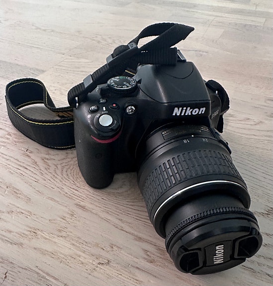 Nikon D5100 + 18–55 mm objektiivi – vain noin 8 400 laukaisua