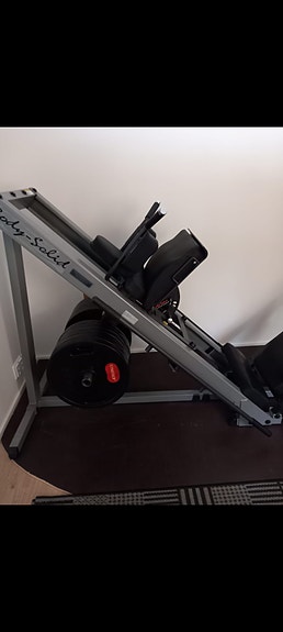 Body-Solid jalkaprässi / hack squat -laite