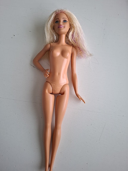 Barbie-nukke vaaleat hiukset