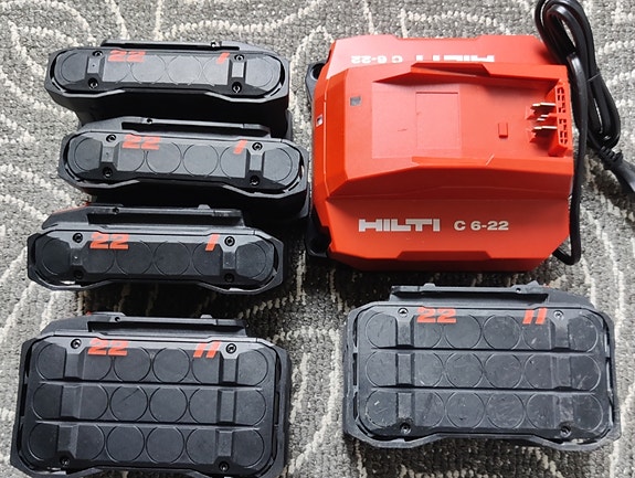 Hilti Nuron akkut + laturi