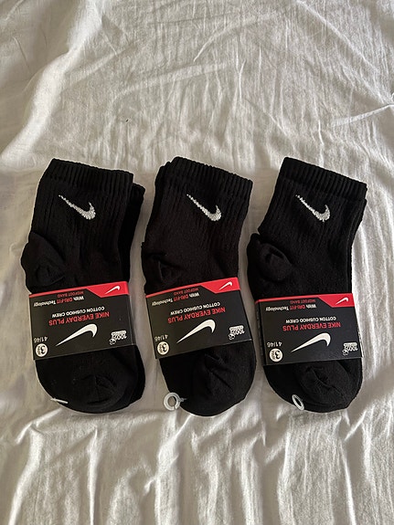 Mustat Nike sukat