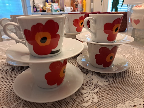 Marimekko Unikko kahvikupit ja lautaset punainen