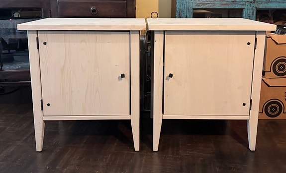 Ikea Hemnes yöpöydät