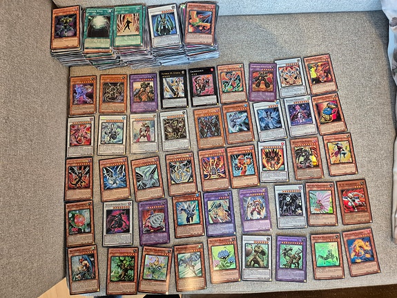 Yu-Gi-Oh korttikokoelma yli 1000 korttia