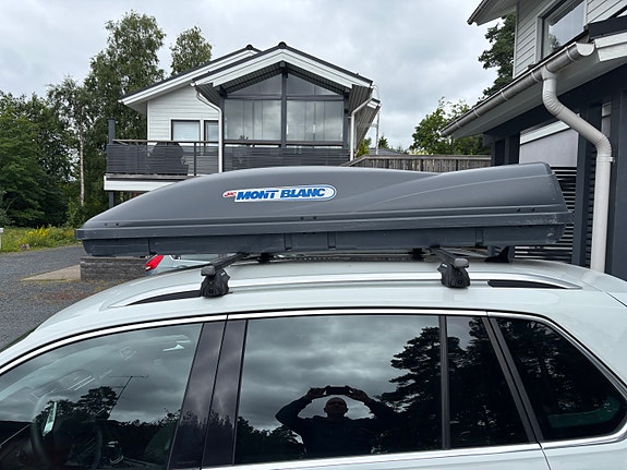 Mont Blanc kattoboxi ja -telineet (sopii ainakin VW ryhmön autoihin)