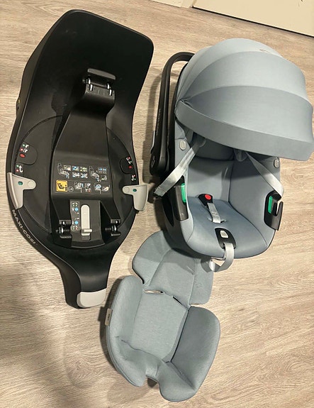 Maxi Cosi turvakaukalo, turvaistuin ja Isofix jalusta