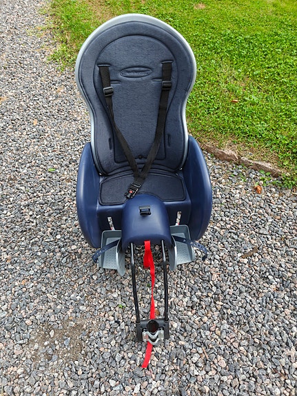 Lastenistuin pyörään