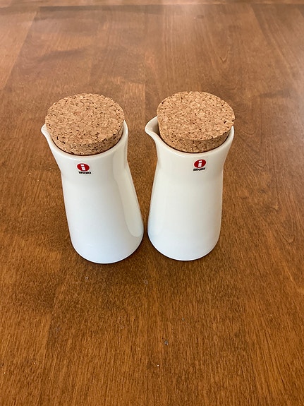 Iittala Teema valkoiset kermakot/kaatimet korkkikannella x2