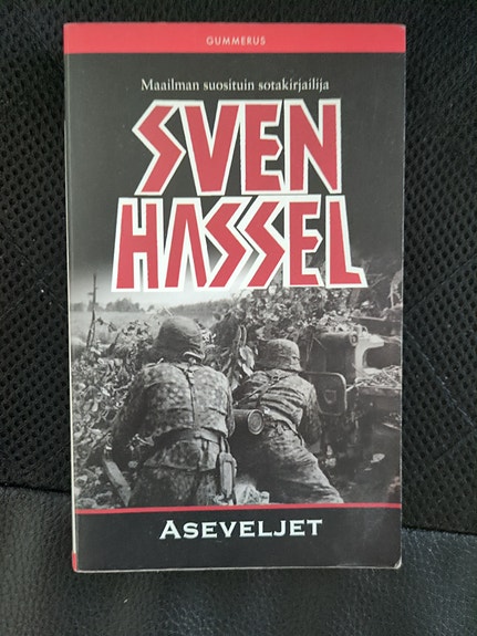 Sven Hassel Aseveljet pokkari