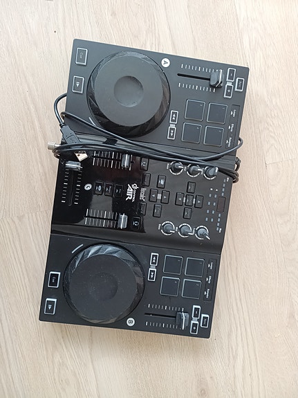 Hercules DJ Control Air DJ-kontrolleri musta