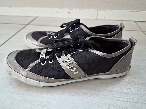 Guess tennarit koko 38