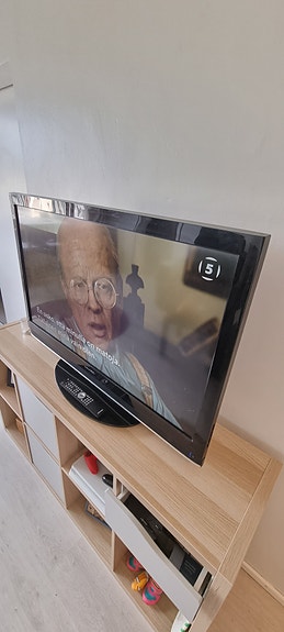 Grundig 42 VLC 9142 T2. tv (ei smart)