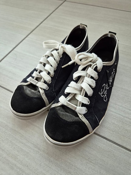 Guess tennarit koko 38