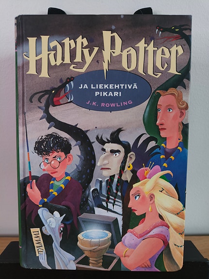 Harry Potter ja liekehtivä pikari kovakantinen kirja