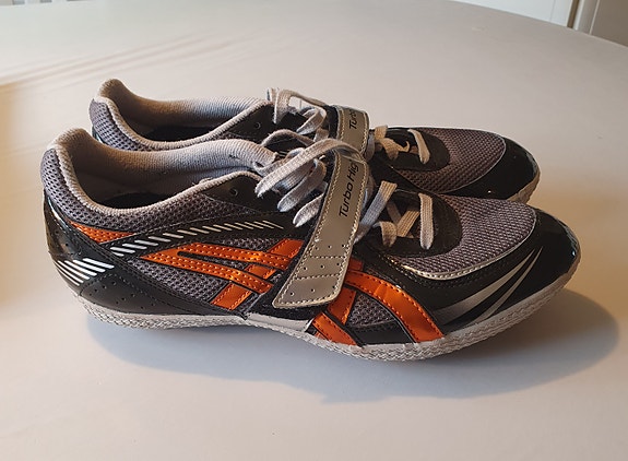 ASICS piikkarit