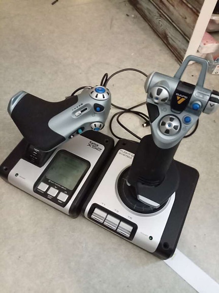 Logitech Saitek X52 Pro Flight Control System -kahvaohjain & kaasuvipu, PC