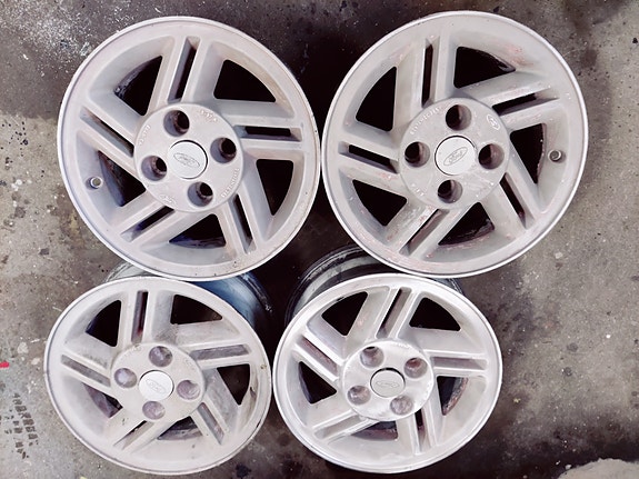 Ford alumiinivanteet 14"
