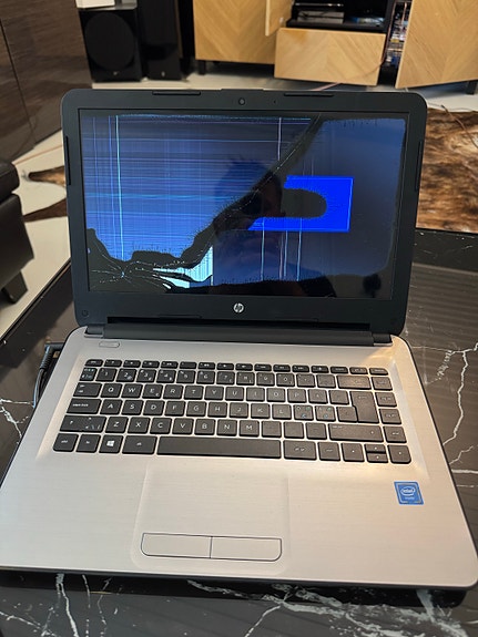 HP Notebook 14-am001no – toimii, näyttö rikki