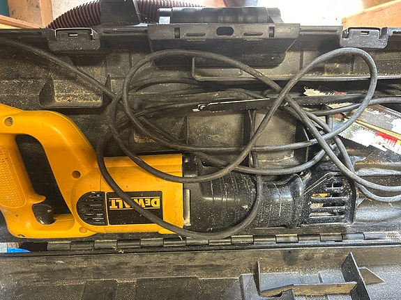 Dewalt puukkosaha