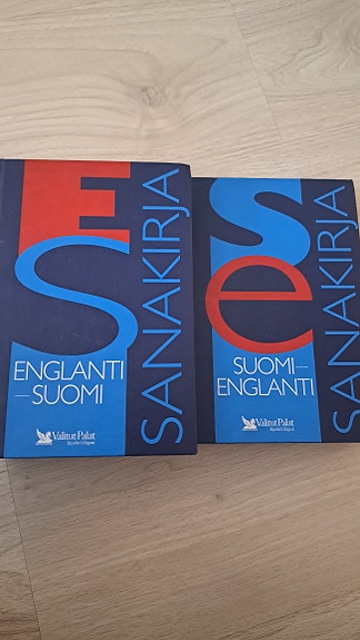 Englanti Suomi ja Suomi Englantisanakirjat