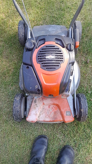 Husgvarna vetävä ruohonleikkuri