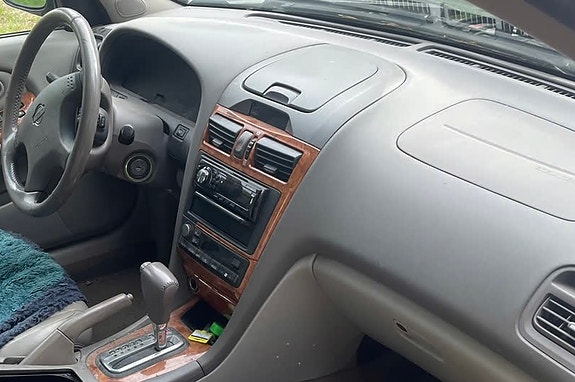 Nissan Maxima -04 kojelauta