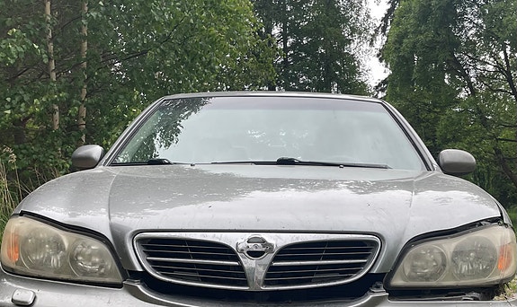 Nissan Maxima -04 konepelti