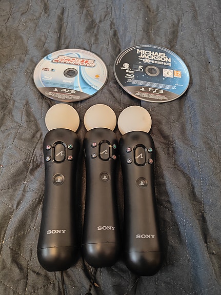 3x PS3 Move -ohjainta + 2 peliä