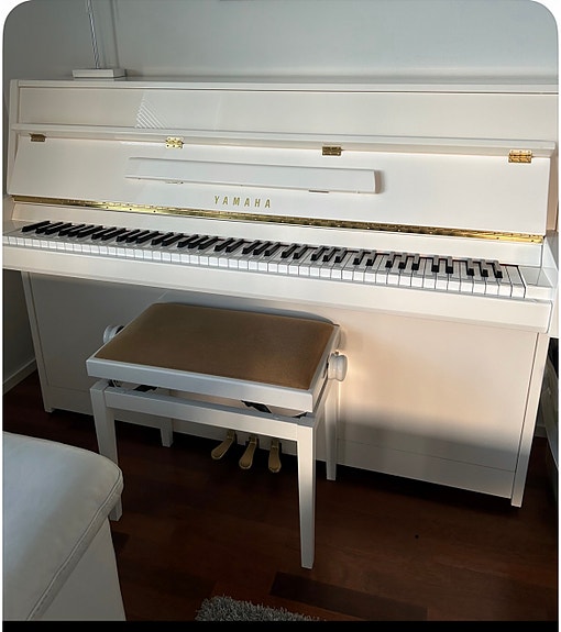 Yamaha piano B1, kiiltävä valkoinen