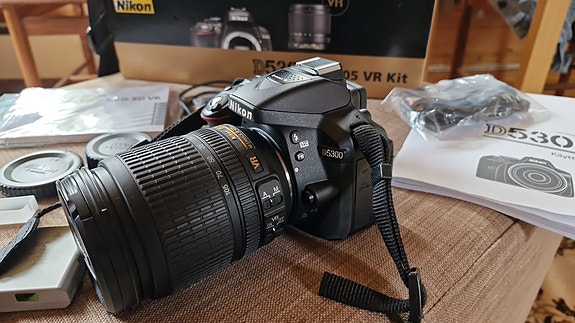 Nikon D5300 + 18–105 mm VR -objektiivi