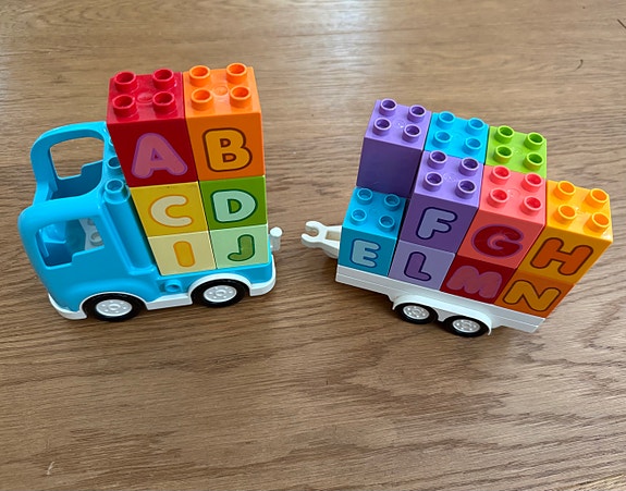 LEGO DUPLO kirjainpalikat ja kuorma-auto