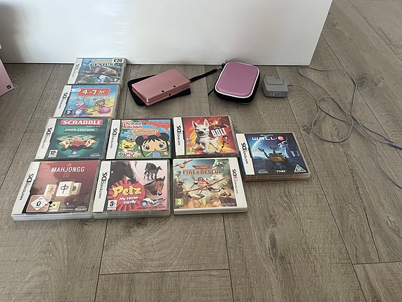 Nintendo 3DS käsikonsoli vaaleanpunainen + pelejä