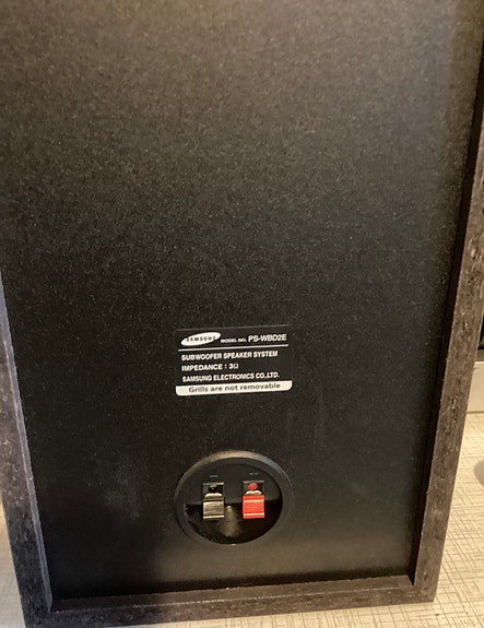 Samsung TV kotiteatterisarja kaiuttimilla