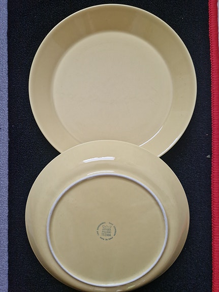 Arabia Teema keltainen – 8 kpl isoja 26 cm lautasia