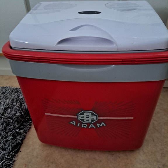 Airam Klassikko 26 Eco 12V/230V kylmälaukku+kaupanpäälliset.