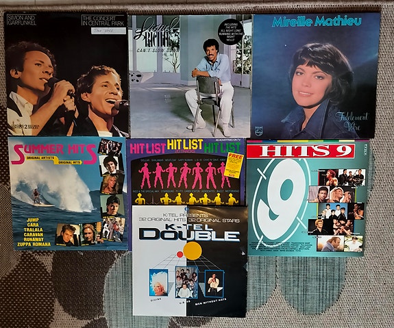 SEITSEMÄN ALBUMIN PAKETTI