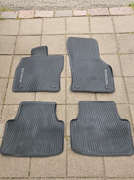 Skoda Octavian jalkatilan kumimattosarja