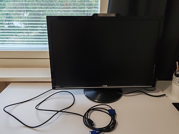 Myydään Asus näyttö