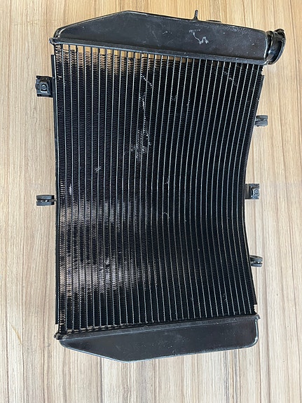 Suzuki GSX-R 600 2004-2005 jäähdytin + flekti