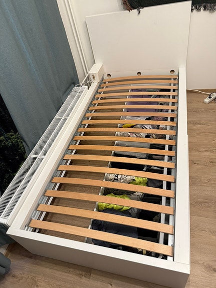 IKEA MALM 90cm sänky, valkoinen, säilytyslaatikoilla