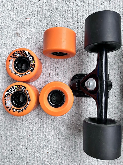 Longboardin renkaat ja trukit