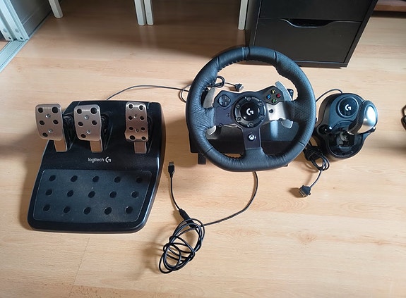 Logitech G920 rattiohjain ja polkimet Xboxille ja PC:lle
